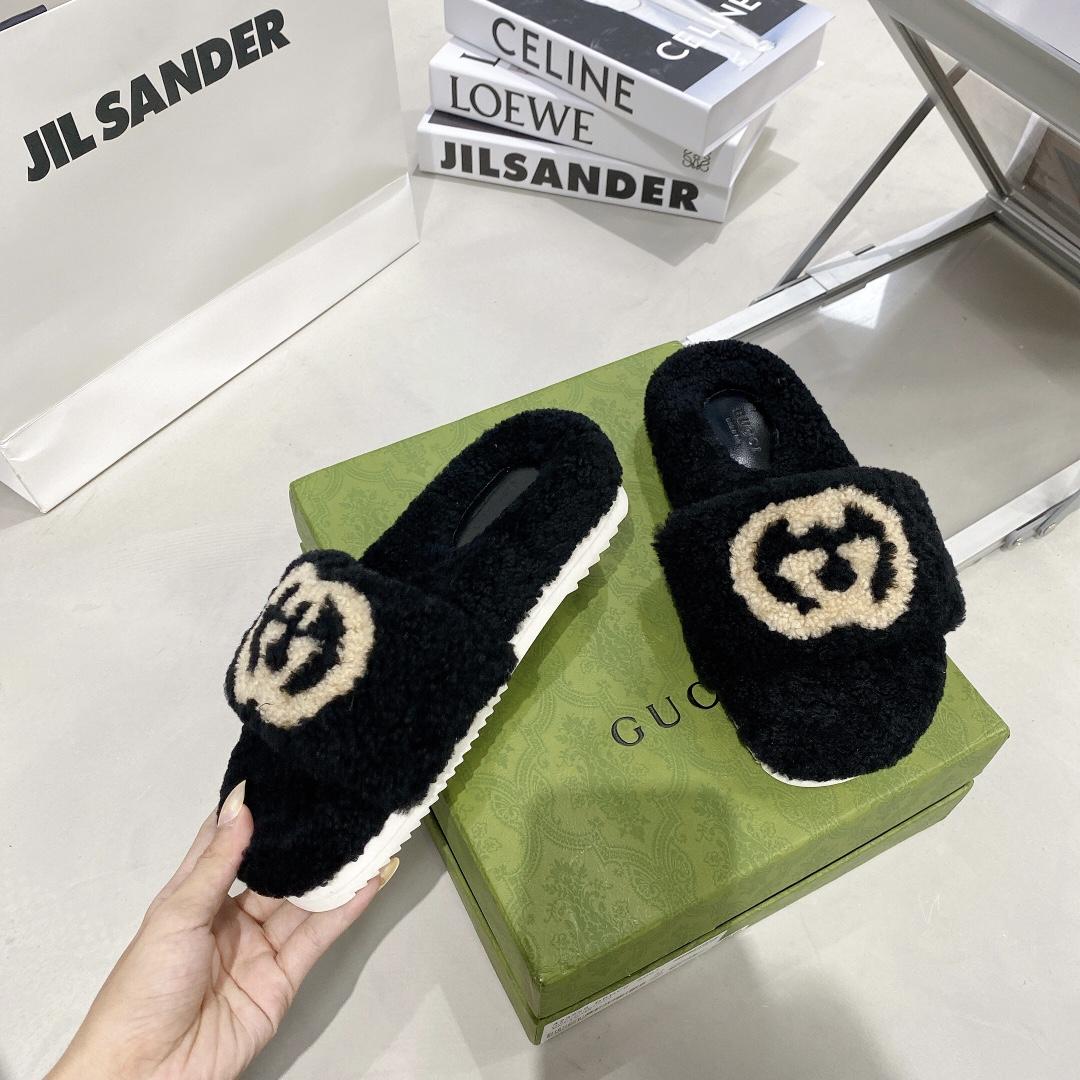 Gucci Women's Slide Sandal With Interlocking G - FashionPlug