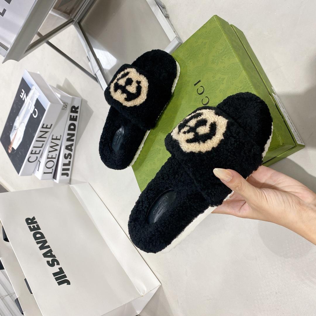Gucci Women's Slide Sandal With Interlocking G - FashionPlug