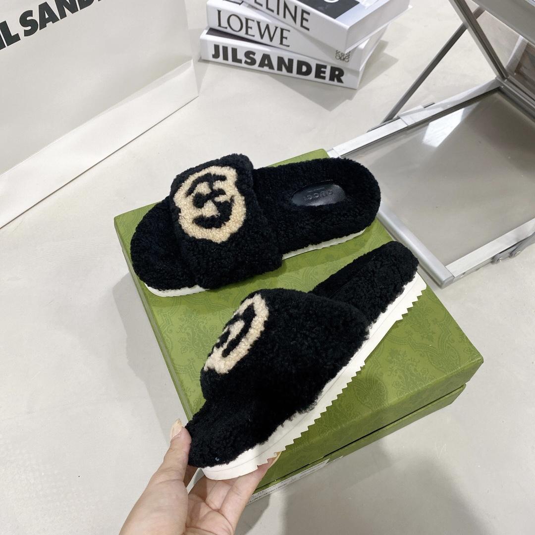 Gucci Women's Slide Sandal With Interlocking G - FashionPlug