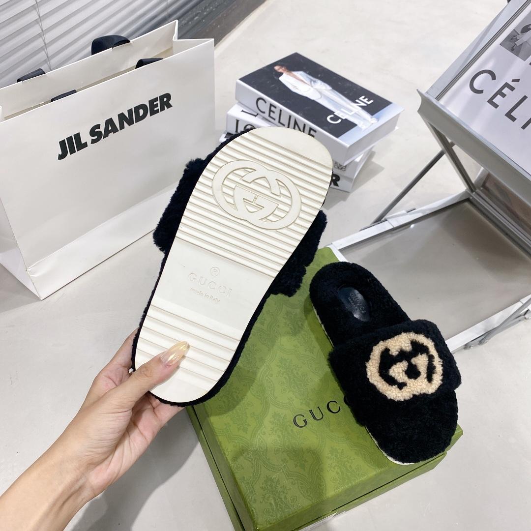 Gucci Women's Slide Sandal With Interlocking G - FashionPlug