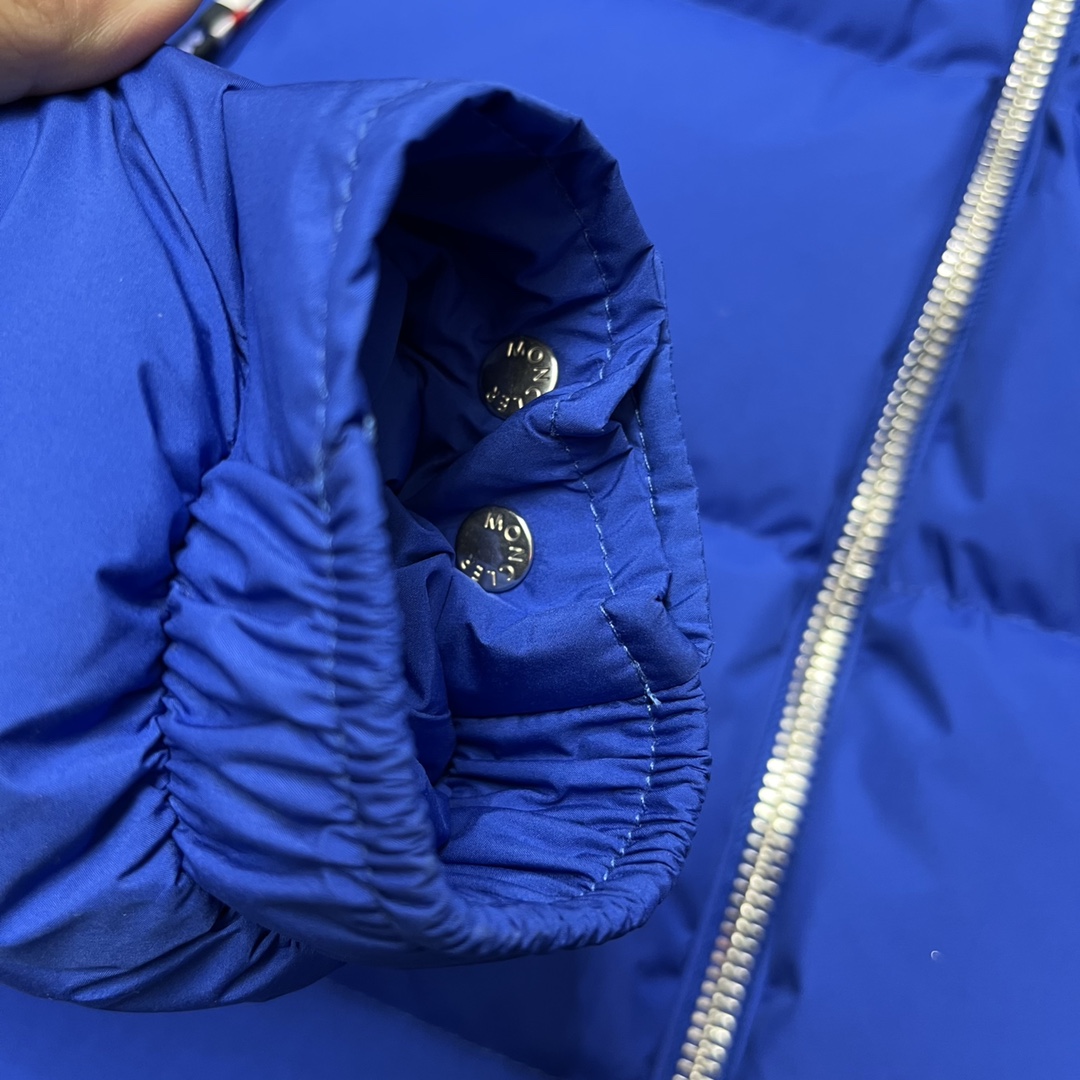 Moncler Poirier Zipped Short Down Jacket - FashionPlug