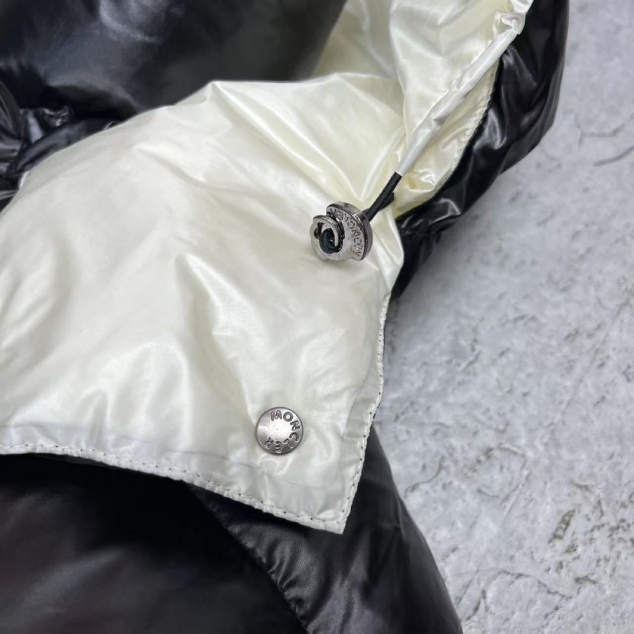 Moncler Women's Abbaye Short Down Jacket - FashionPlug