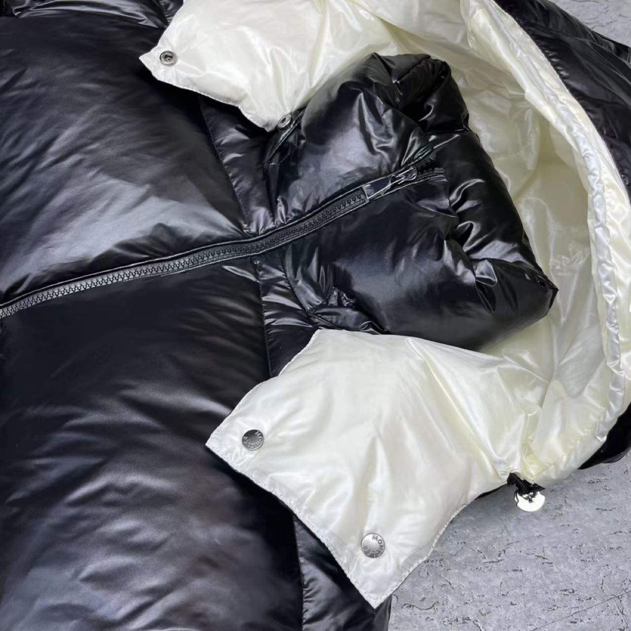 Moncler Women's Abbaye Short Down Jacket - FashionPlug