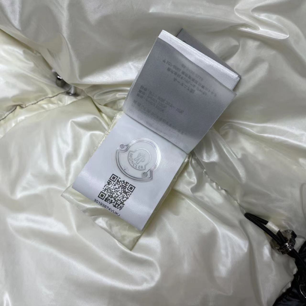 Moncler Women's Abbaye Short Down Jacket - FashionPlug