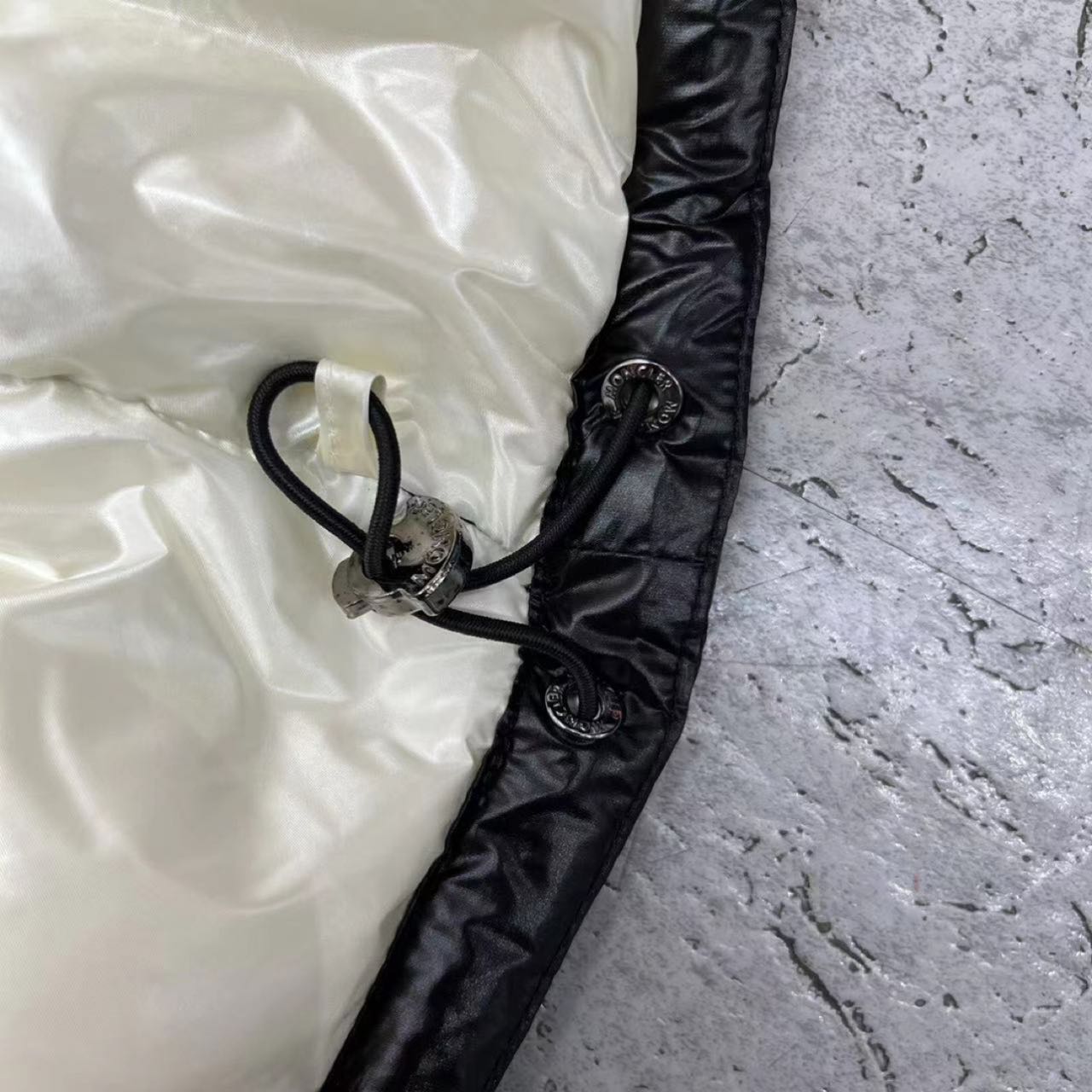 Moncler Women's Abbaye Short Down Jacket - FashionPlug