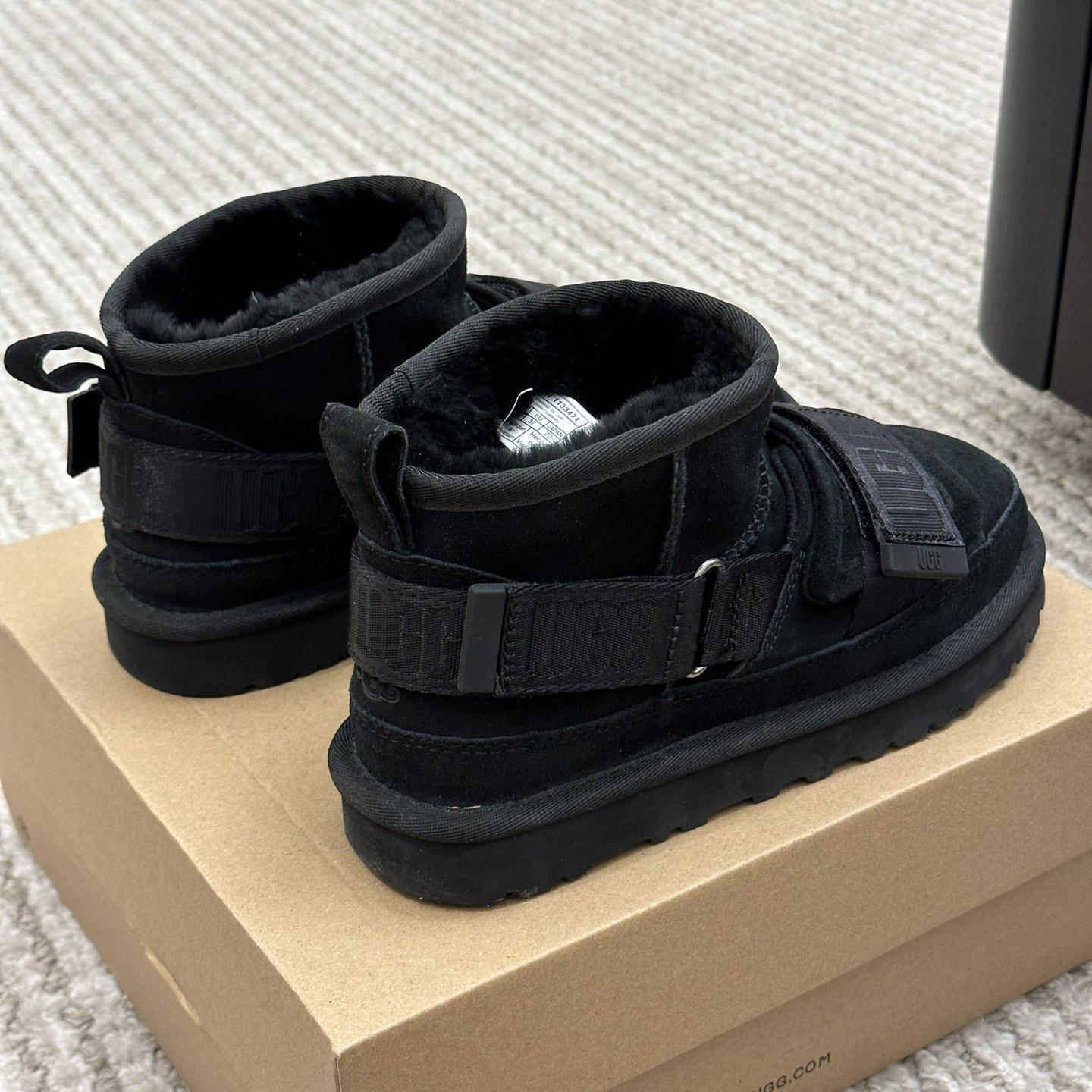 Ugg Logo Boots - FashionPlug