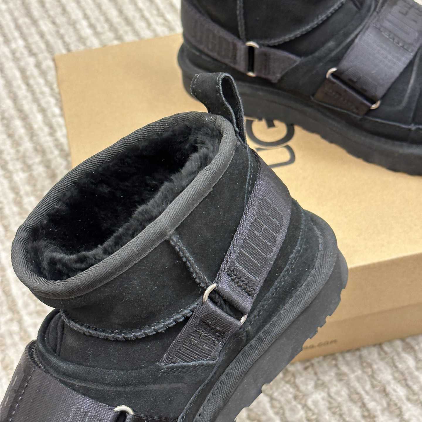 Ugg Logo Boots - FashionPlug