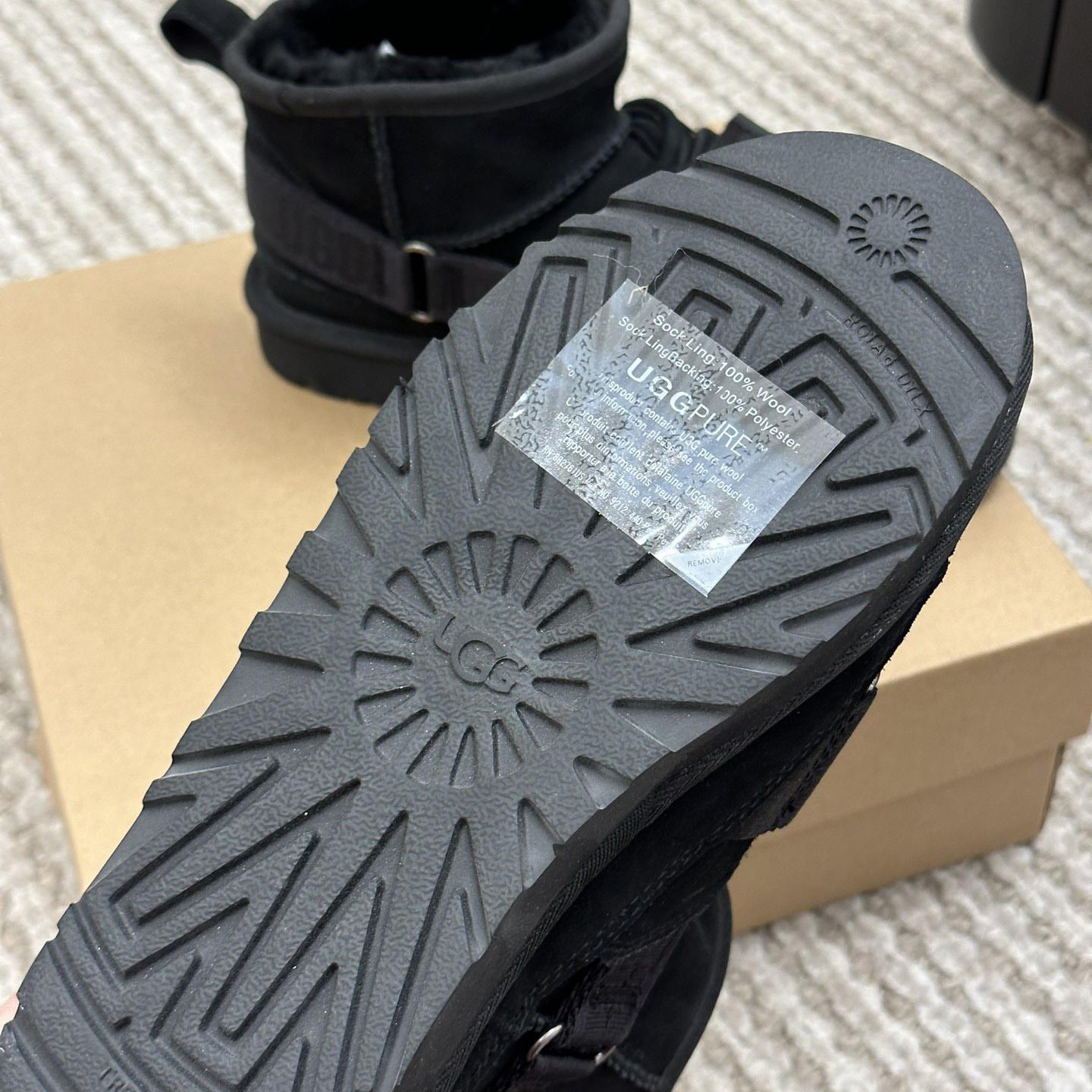 Ugg Logo Boots - FashionPlug