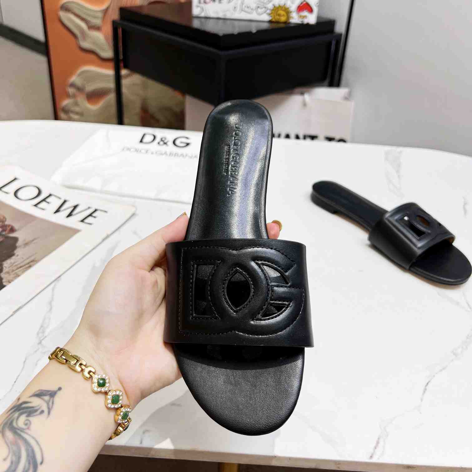 Dolce & Gabbana  DG Logo Leather  Sandal - FashionPlug