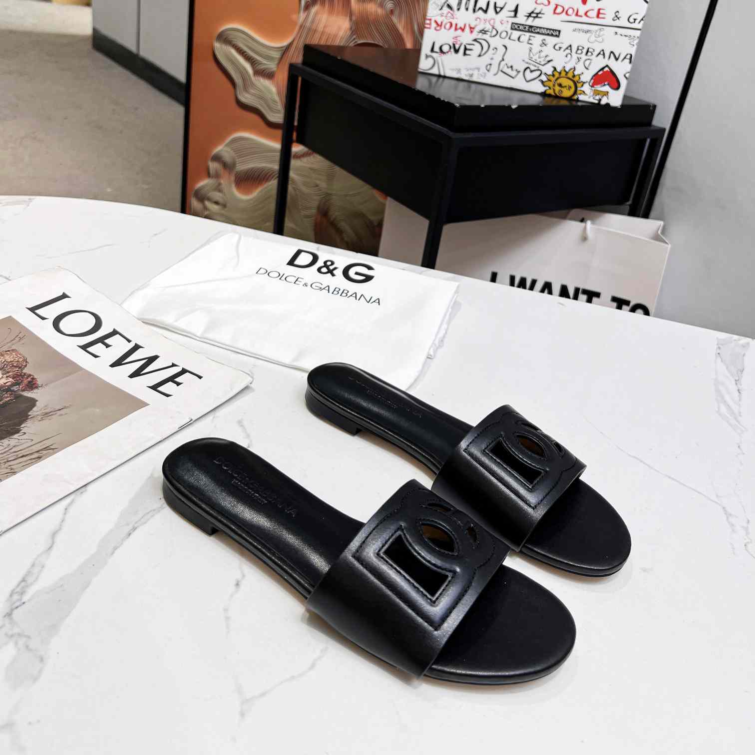 Dolce & Gabbana  DG Logo Leather  Sandal - FashionPlug