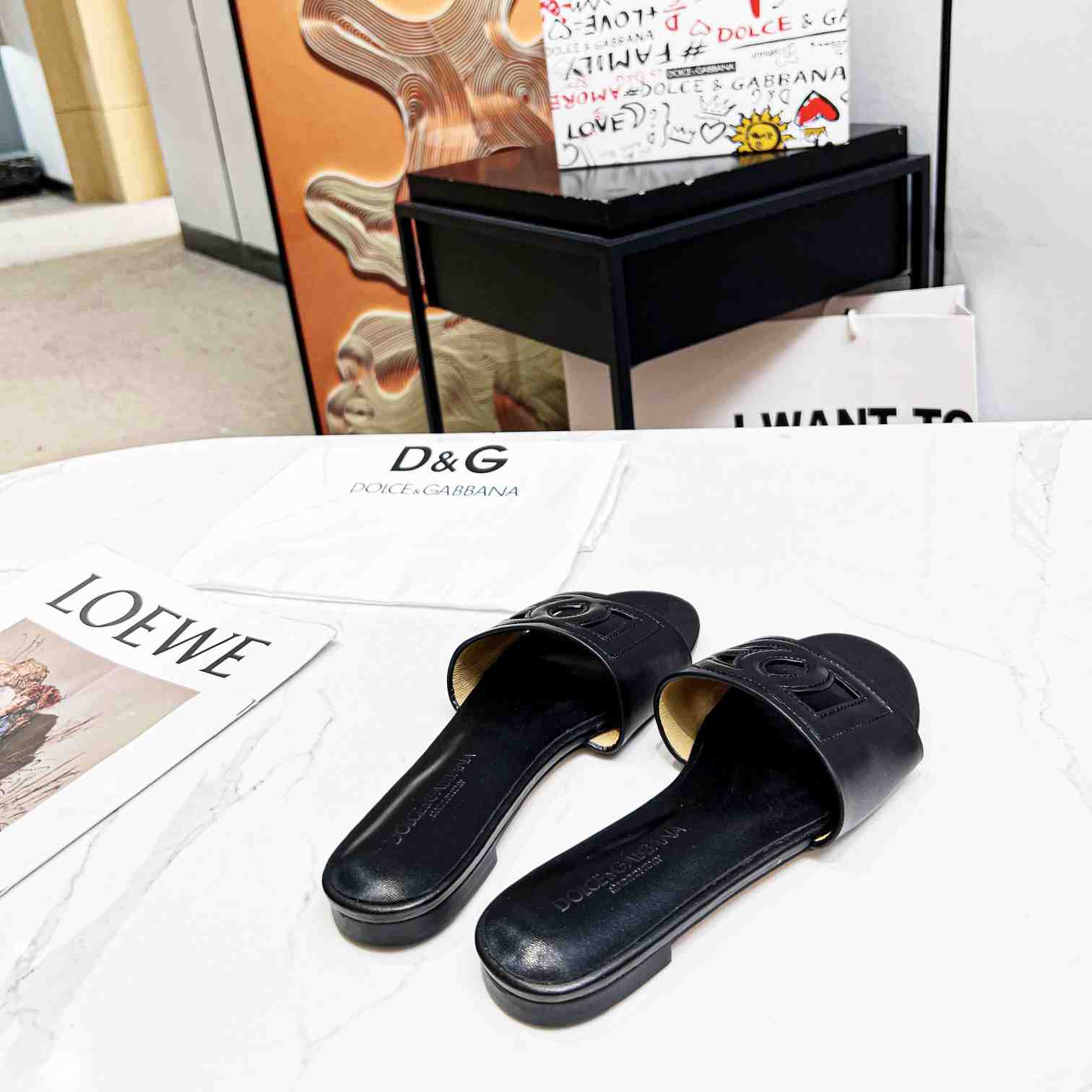 Dolce & Gabbana  DG Logo Leather  Sandal - FashionPlug