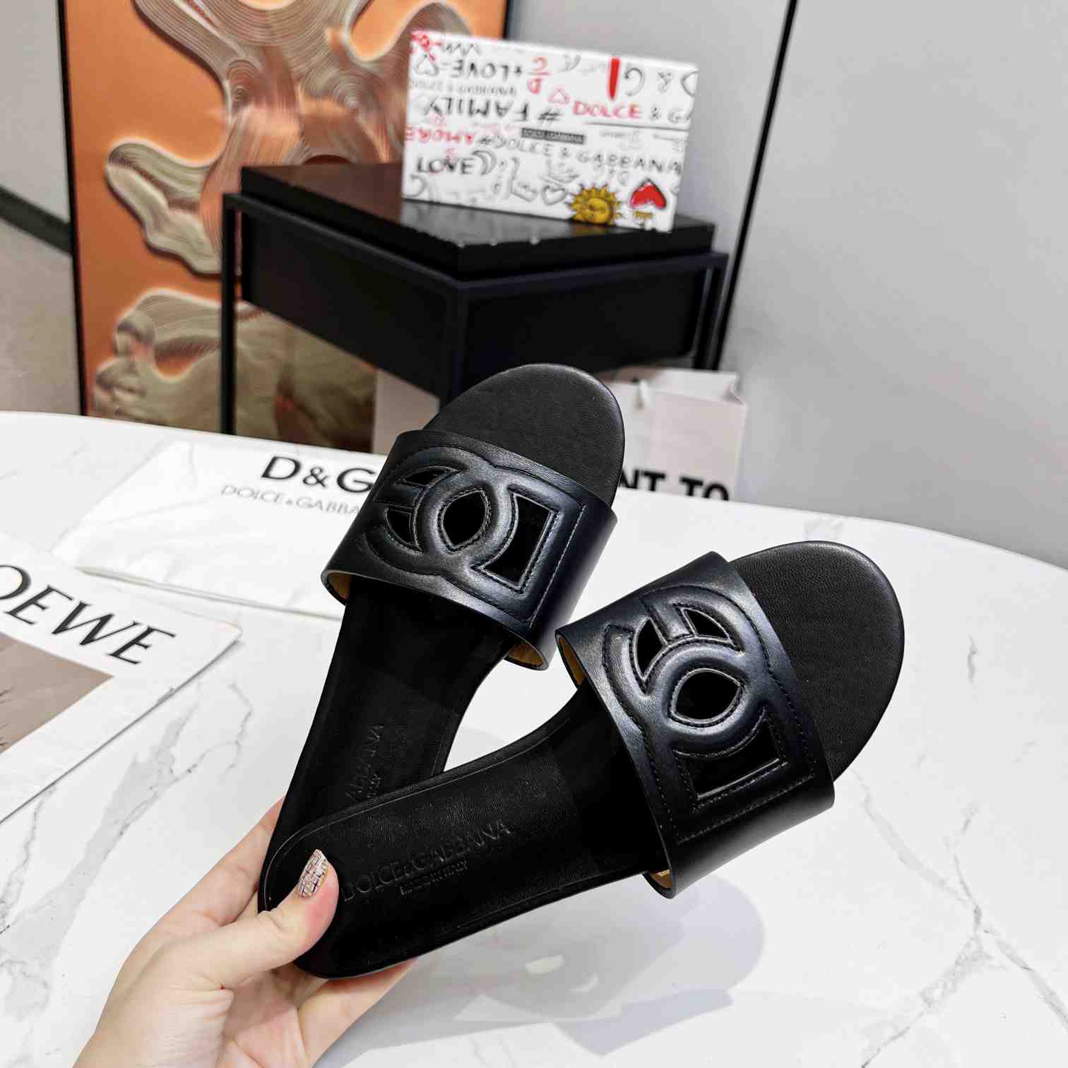 Dolce & Gabbana  DG Logo Leather  Sandal - FashionPlug