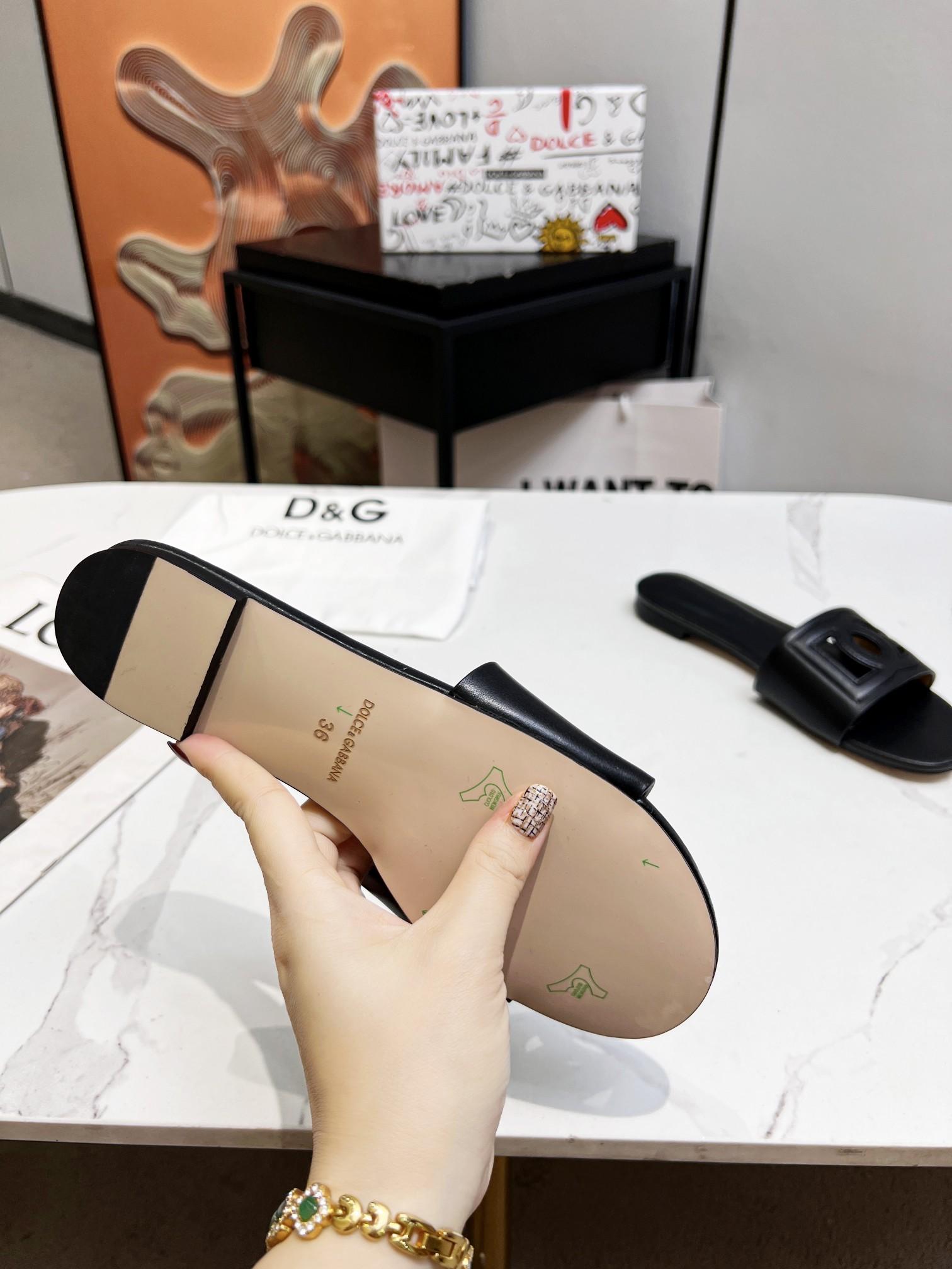 Dolce & Gabbana  DG Logo Leather  Sandal - FashionPlug