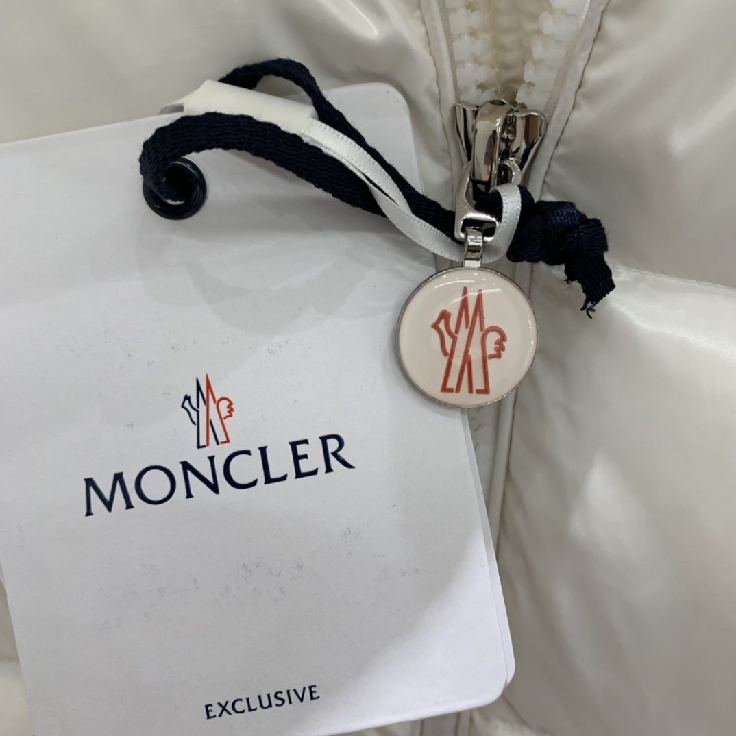 Moncler Lunetiere Short Down Jacket - FashionPlug
