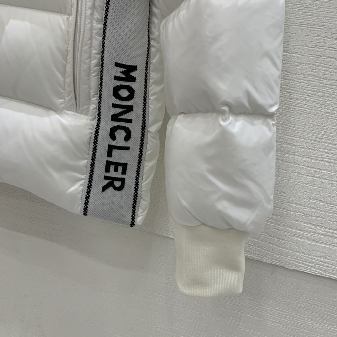 Moncler Lunetiere Short Down Jacket - FashionPlug
