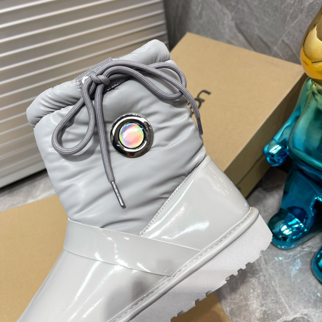 Ugg Logo Boots - FashionPlug