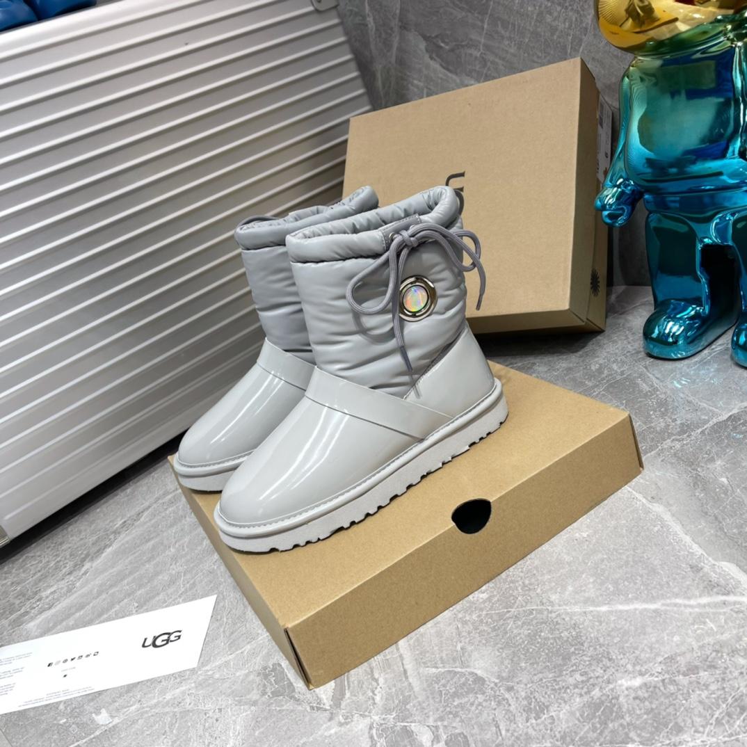 Ugg Logo Boots - FashionPlug