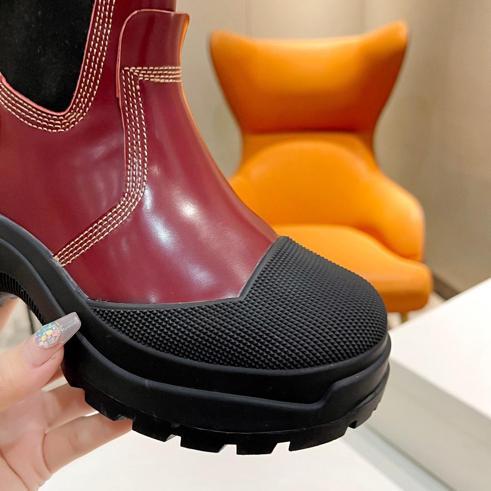 Maison Margiela Leather Chelsea Boots - FashionPlug