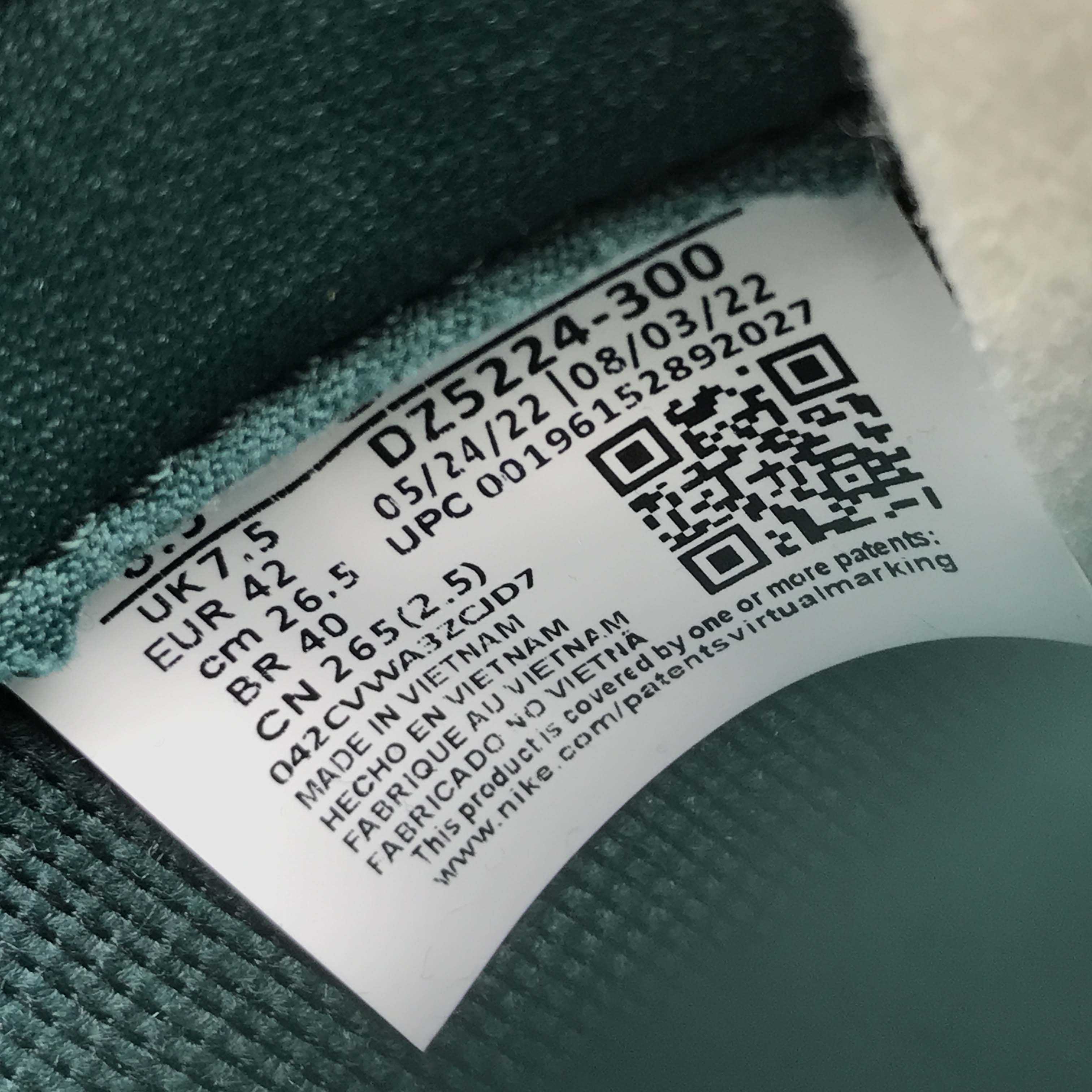 Nike Dunk Low “Green Velvet“ Sneaker   DZ5224-300 - FashionPlug