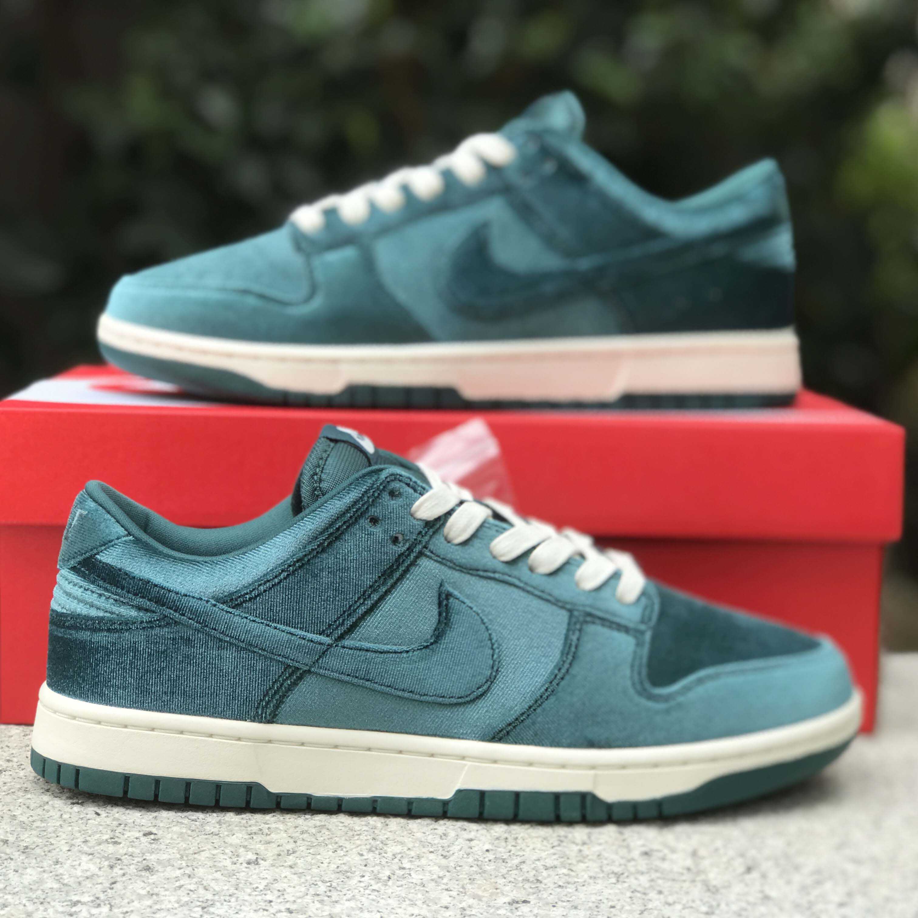 Nike Dunk Low “Green Velvet“ Sneaker   DZ5224-300 - FashionPlug