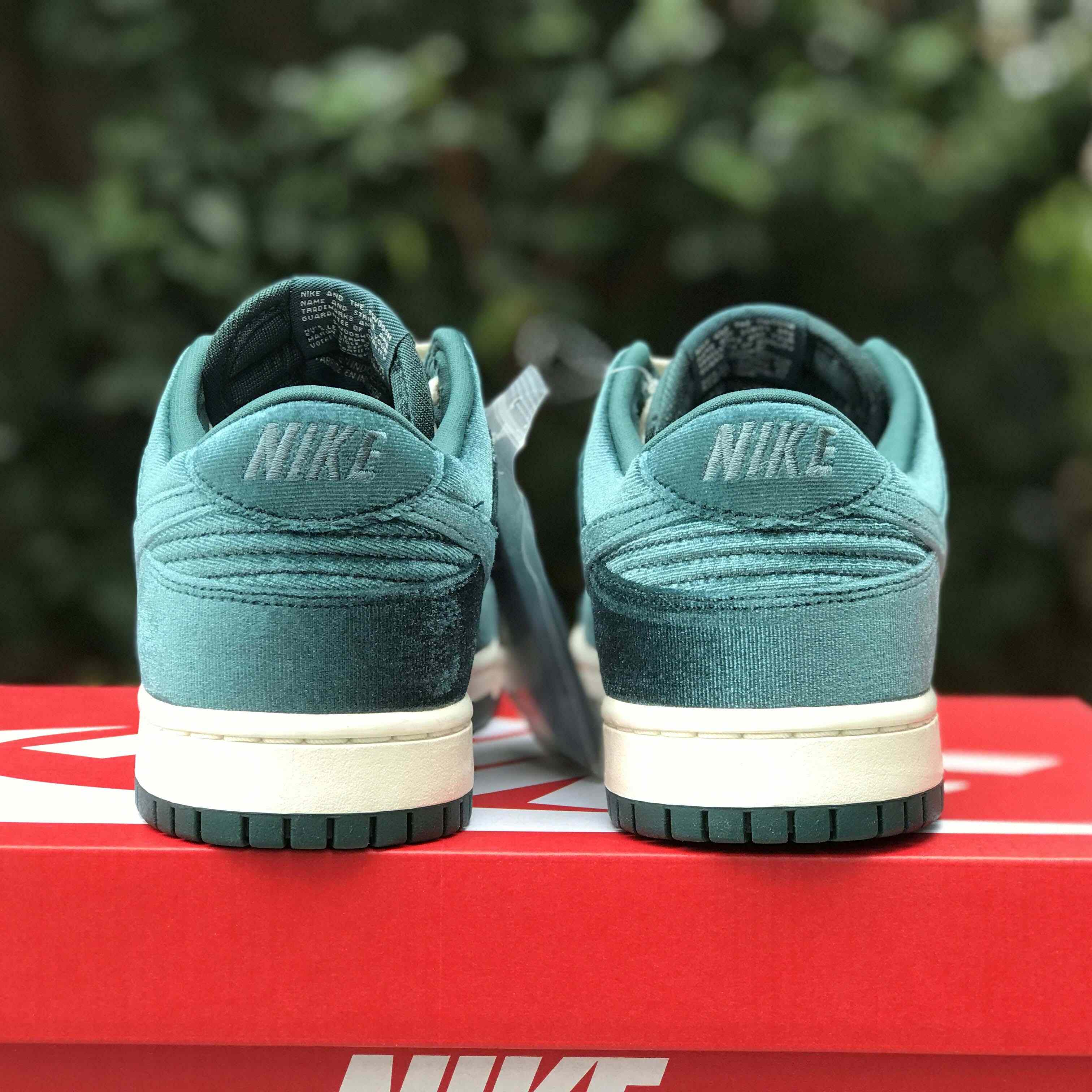 Nike Dunk Low “Green Velvet“ Sneaker   DZ5224-300 - FashionPlug