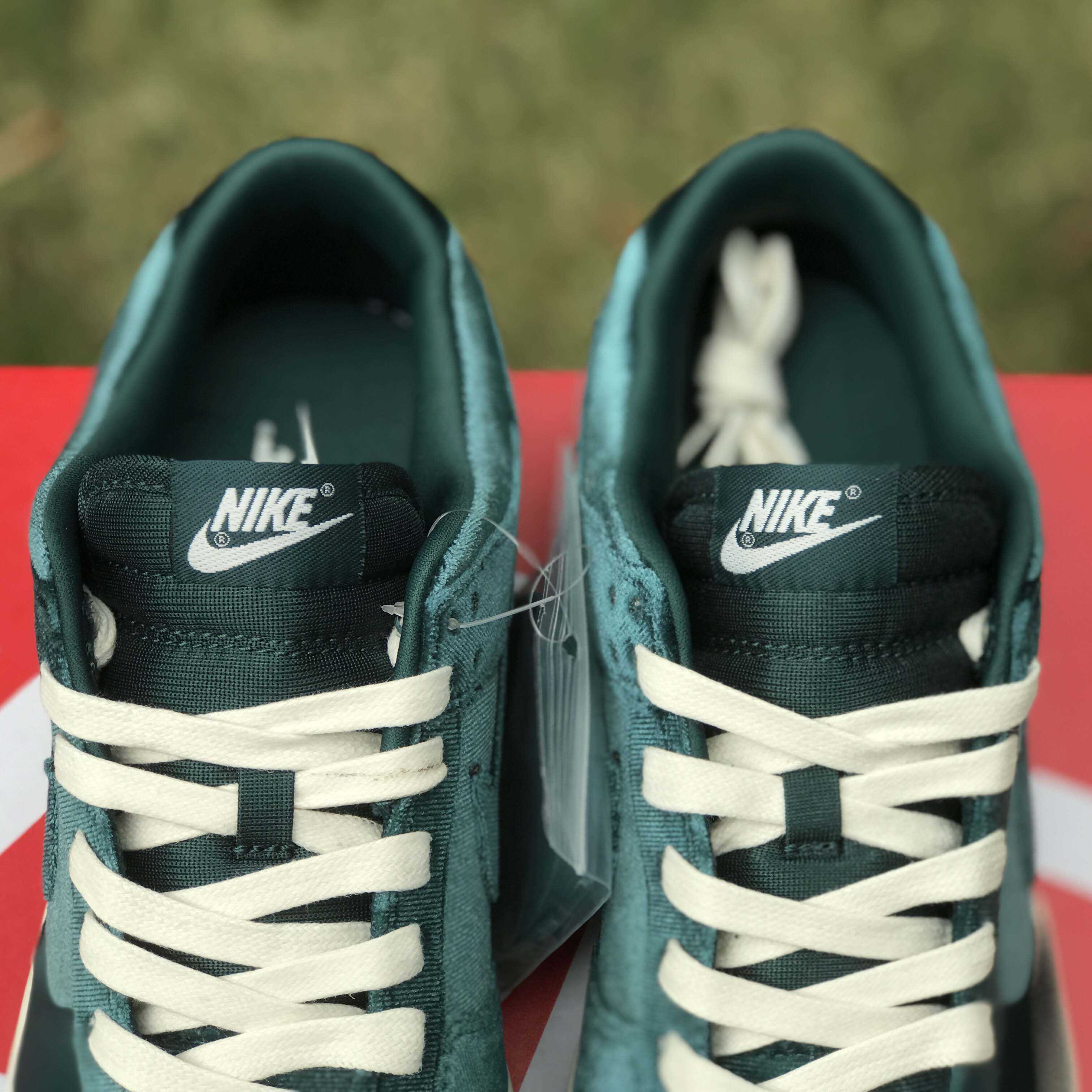 Nike Dunk Low “Green Velvet“ Sneaker   DZ5224-300 - FashionPlug