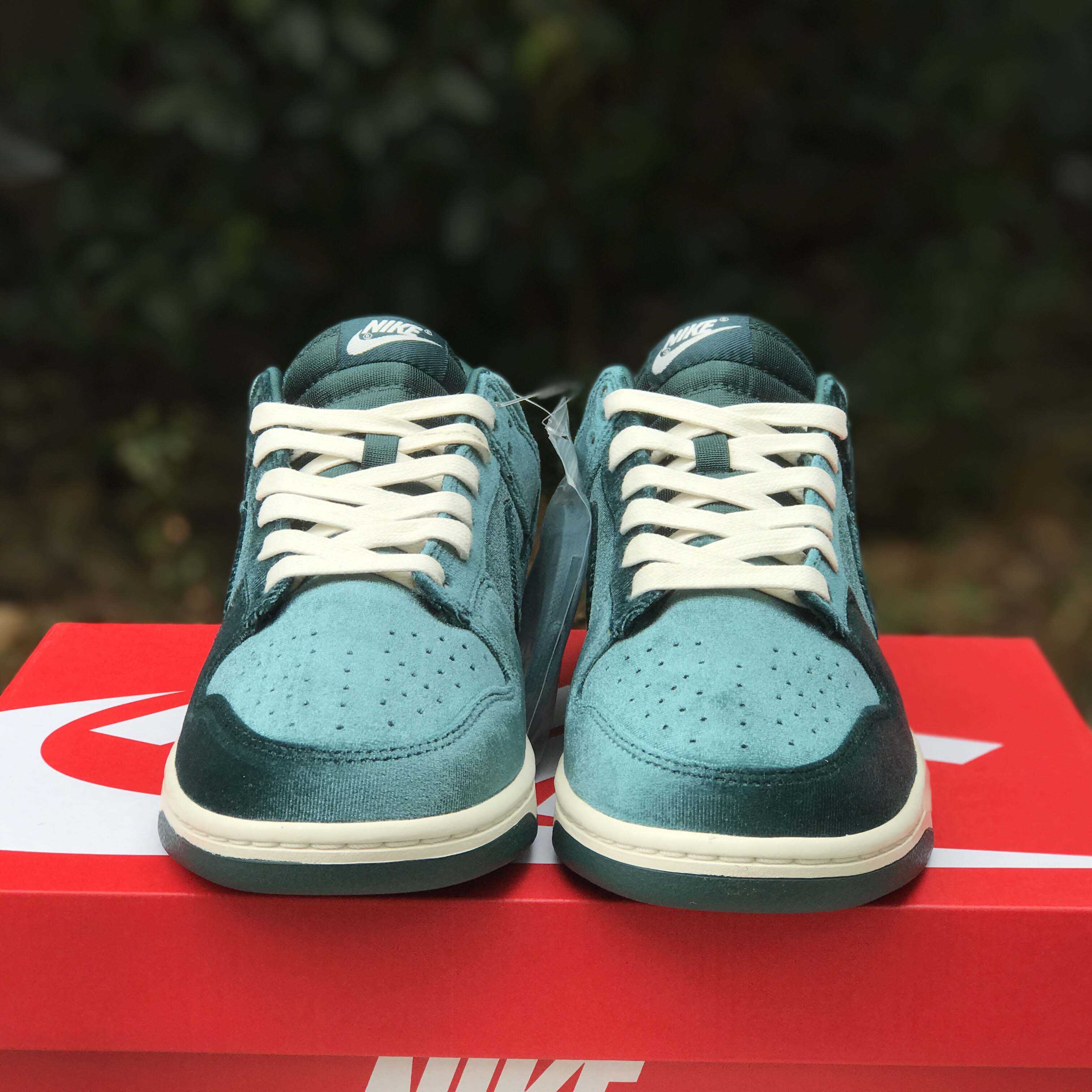 Nike Dunk Low “Green Velvet“ Sneaker   DZ5224-300 - FashionPlug
