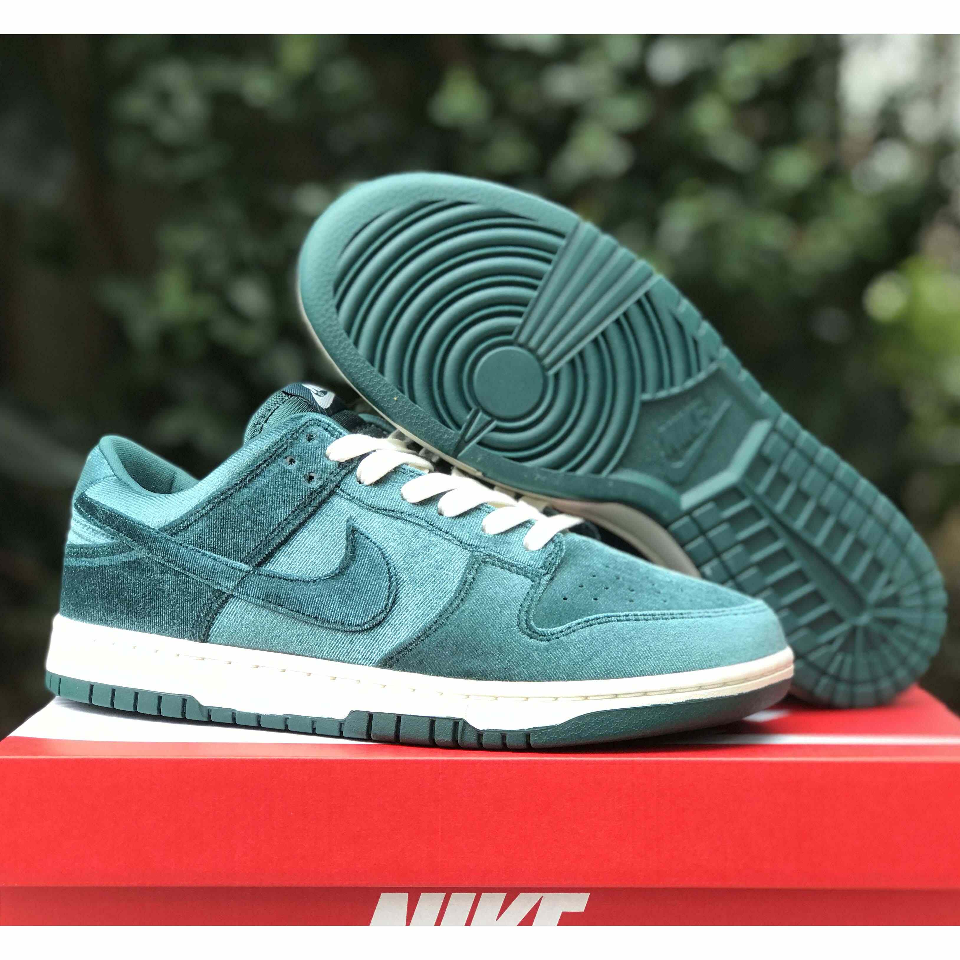 Nike Dunk Low “Green Velvet“ Sneaker   DZ5224-300 - FashionPlug