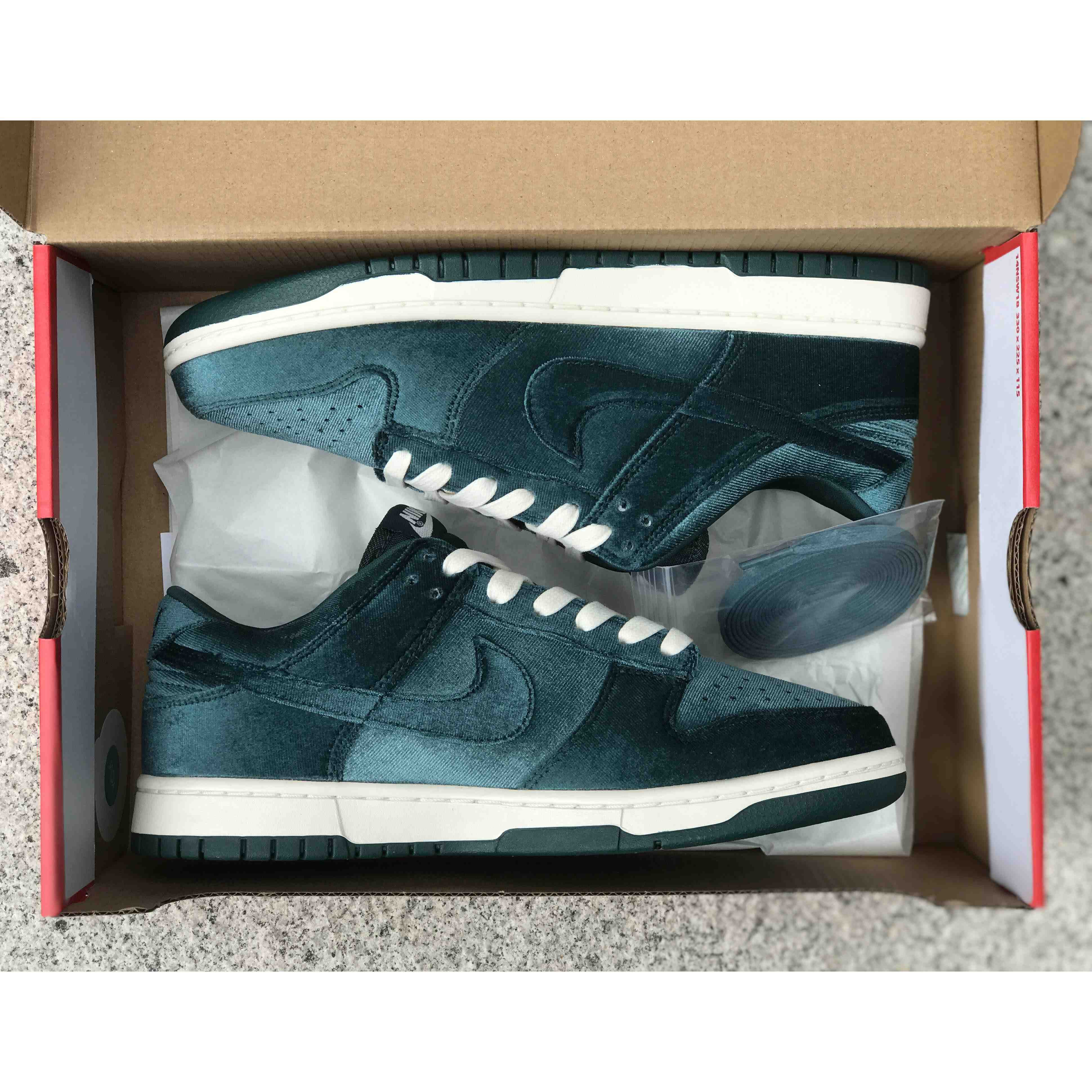 Nike Dunk Low “Green Velvet“ Sneaker   DZ5224-300 - FashionPlug