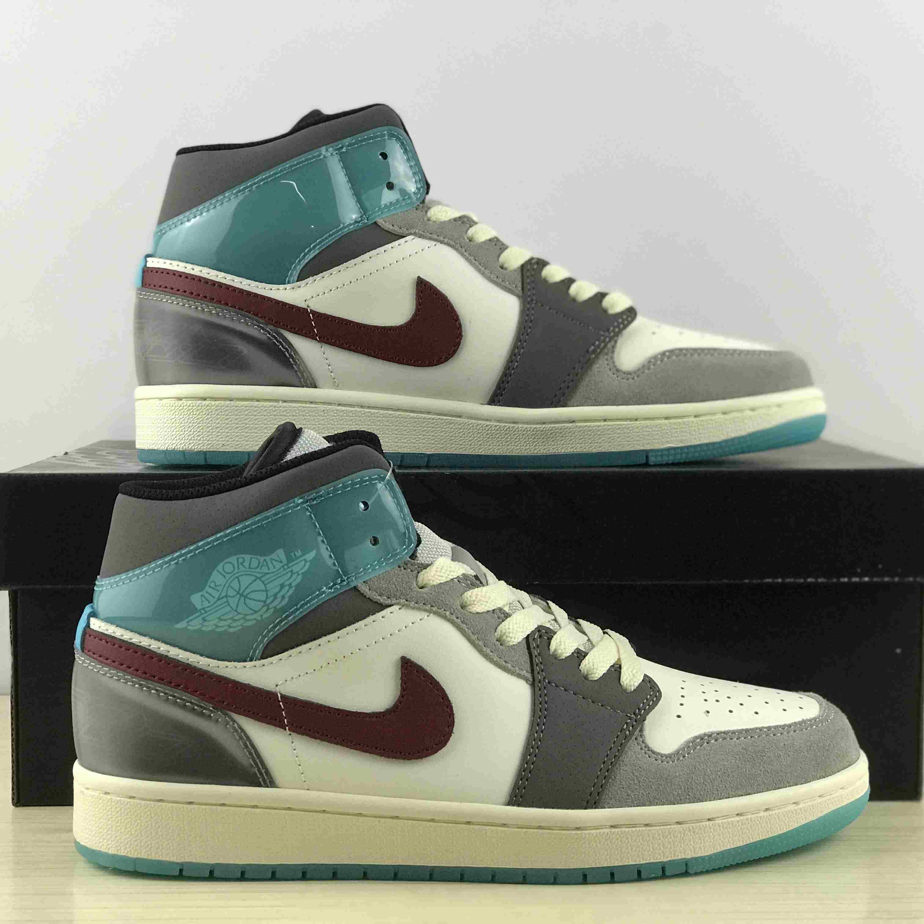 Air Jordan 1 Mid SE Sneaker     - FashionPlug