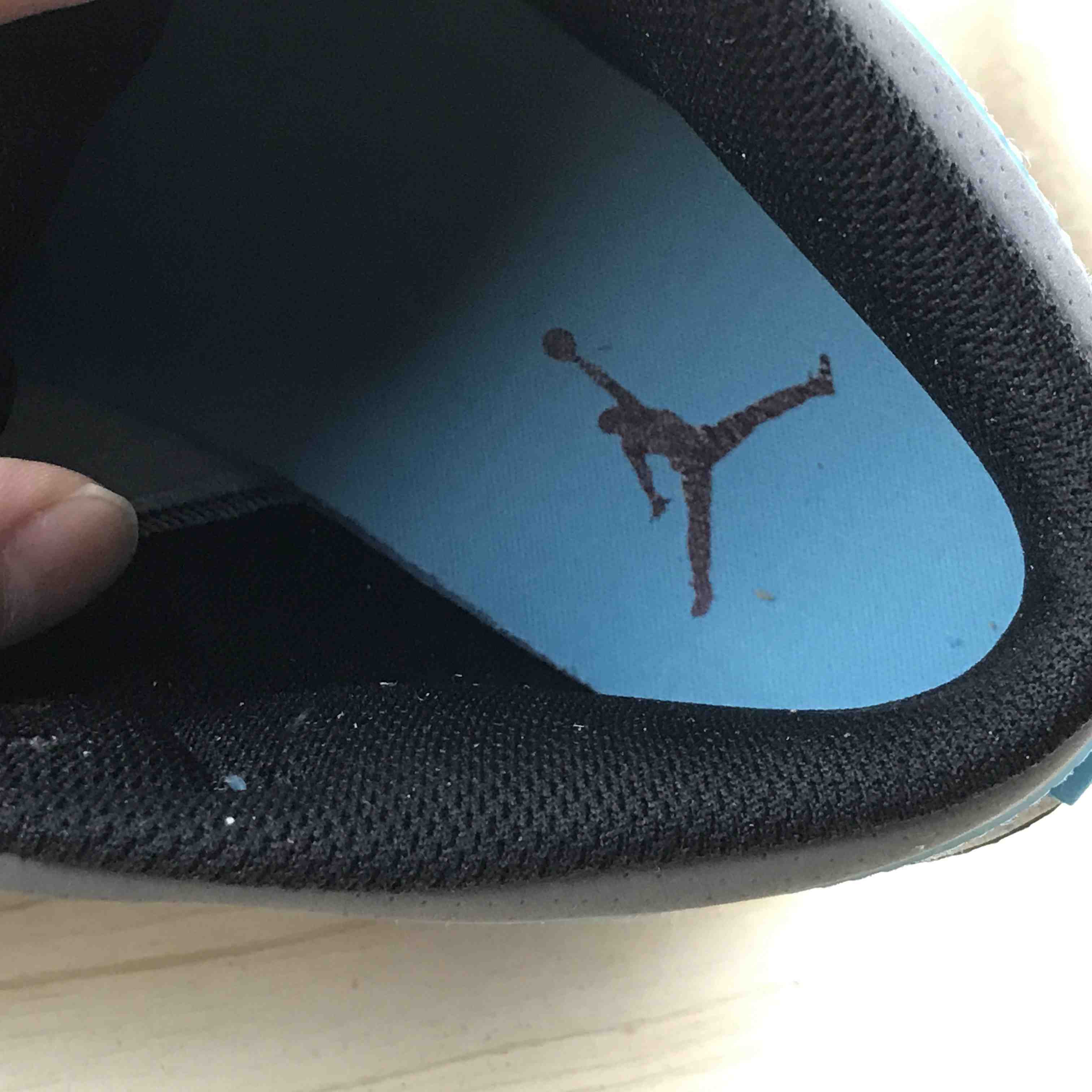Air Jordan 1 Mid SE Sneaker     - FashionPlug
