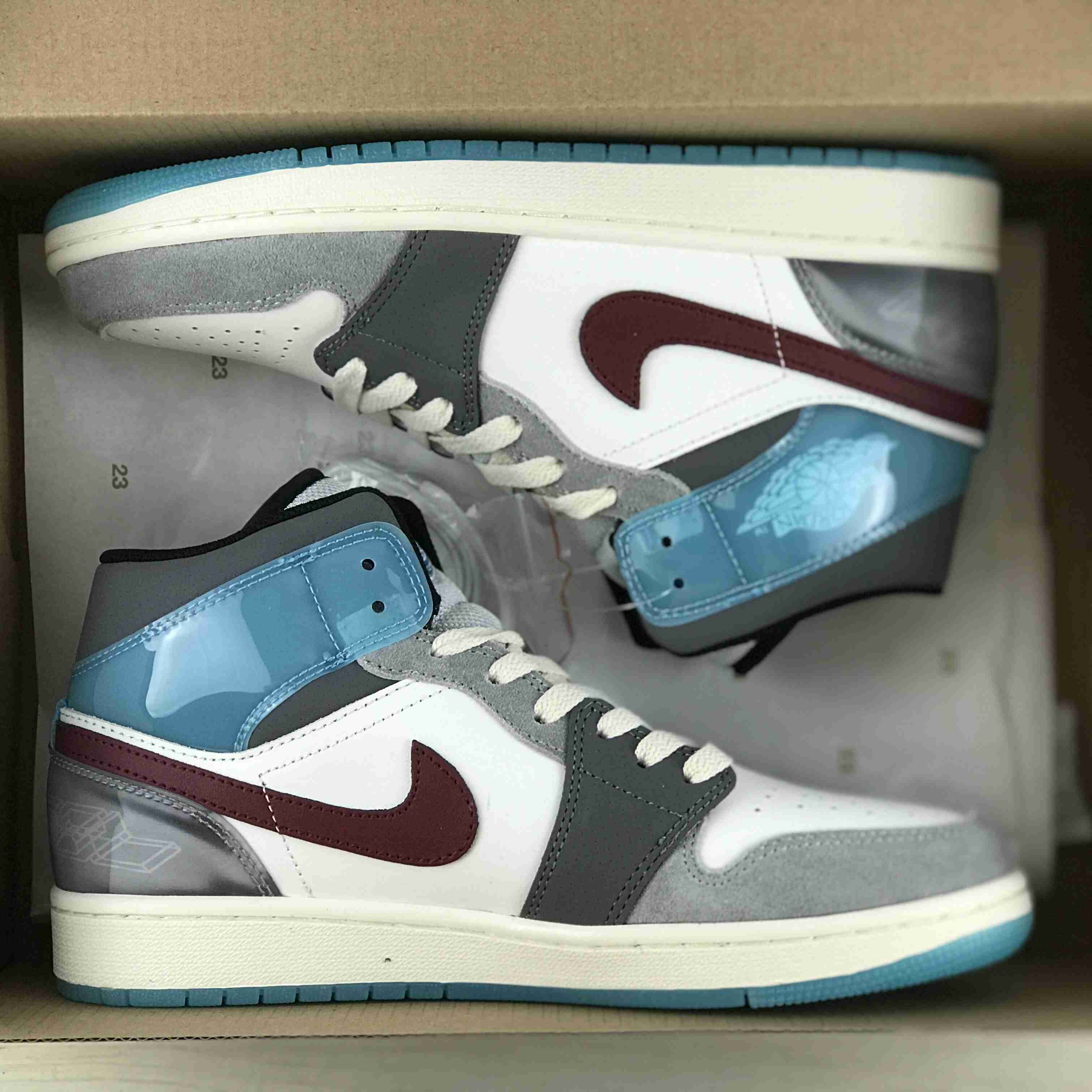 Air Jordan 1 Mid SE Sneaker     - FashionPlug