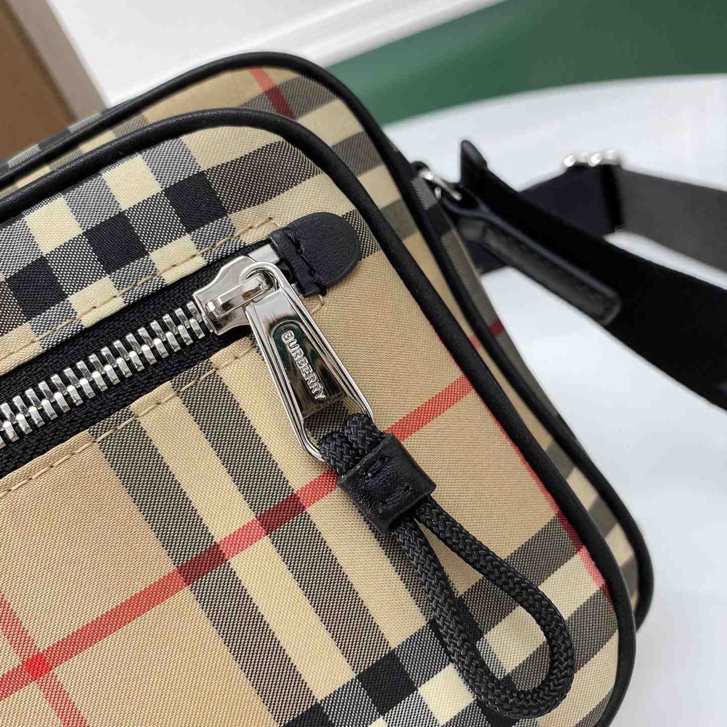 Burberry Vintage Check Shoulder Bag(22.5-8.2-14.5cm) - FashionPlug
