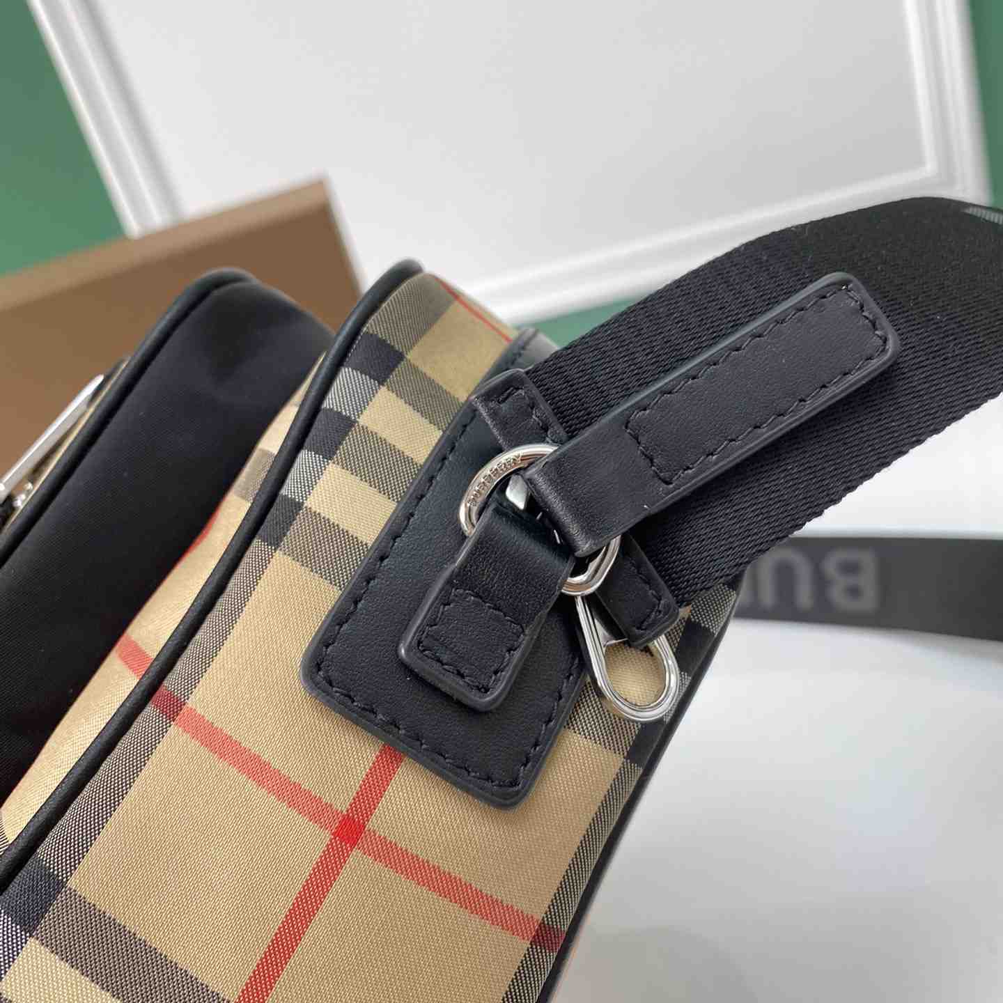 Burberry Vintage Check Shoulder Bag(22.5-8.2-14.5cm) - FashionPlug