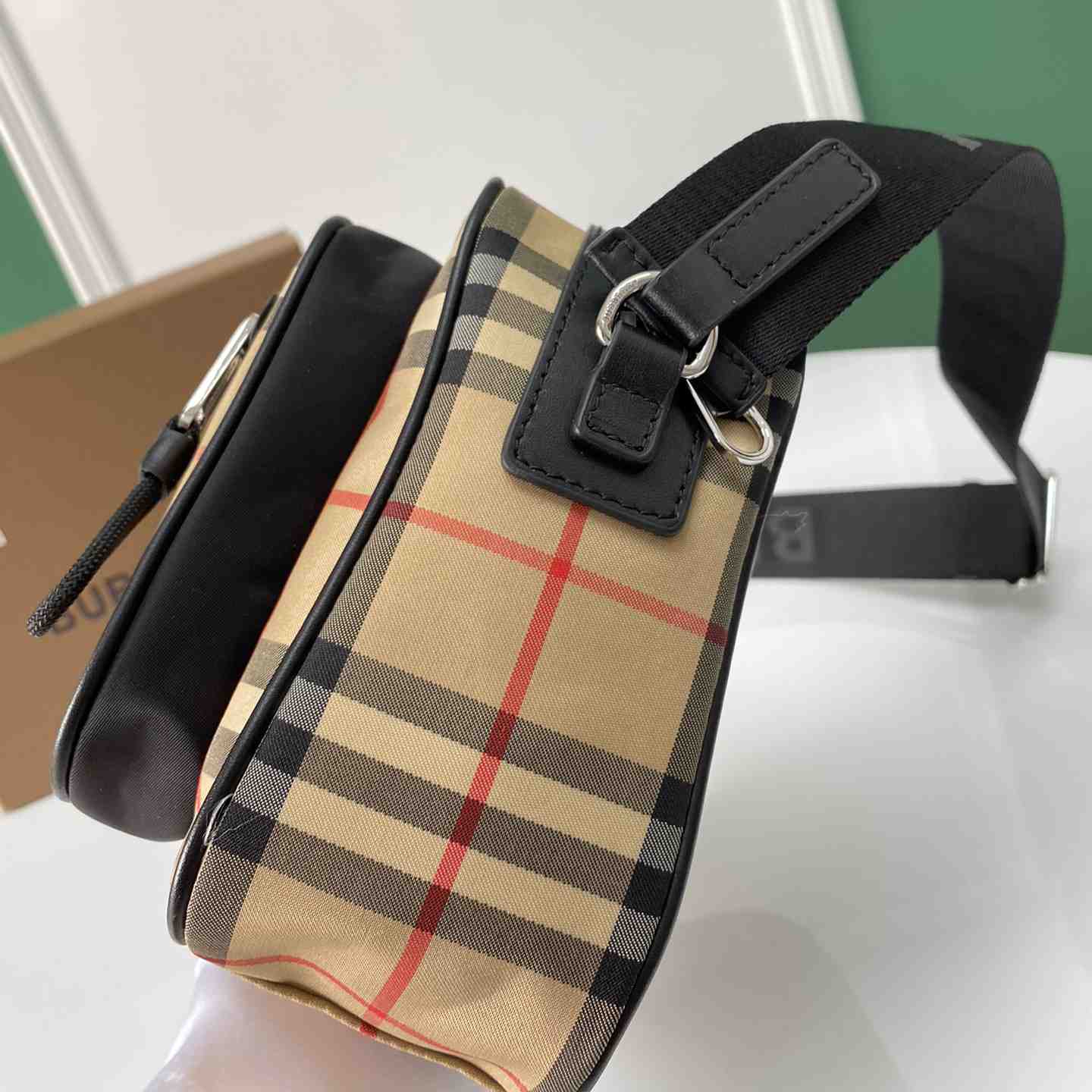 Burberry Vintage Check Shoulder Bag(22.5-8.2-14.5cm) - FashionPlug