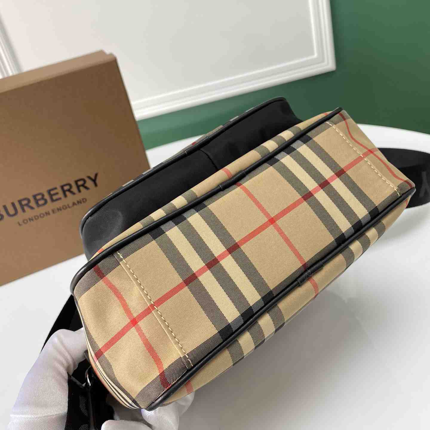 Burberry Vintage Check Shoulder Bag(22.5-8.2-14.5cm) - FashionPlug