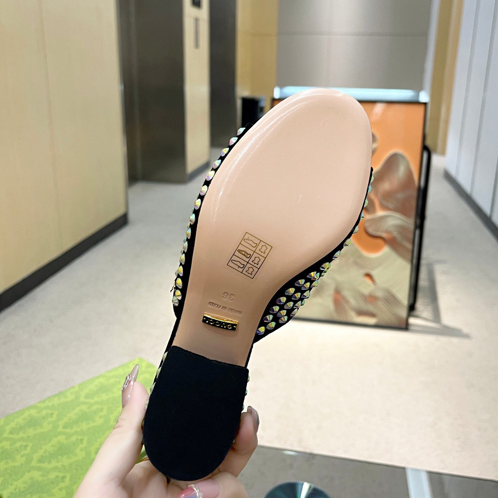 Gucci Women's Slide Sandal With Crystals - FashionPlug