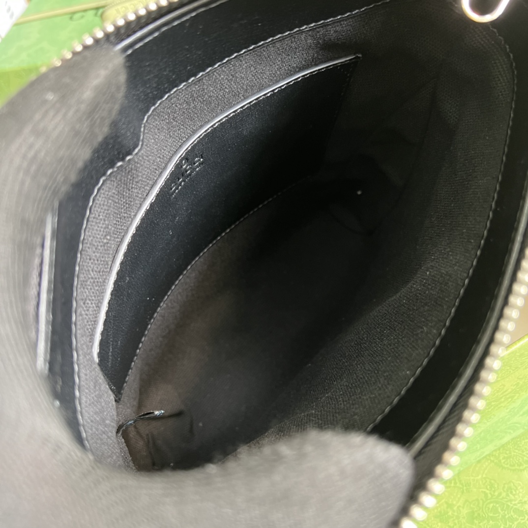 Gucci GG Supreme Messenger Bag(21-23.5-4.5cm)   - FashionPlug