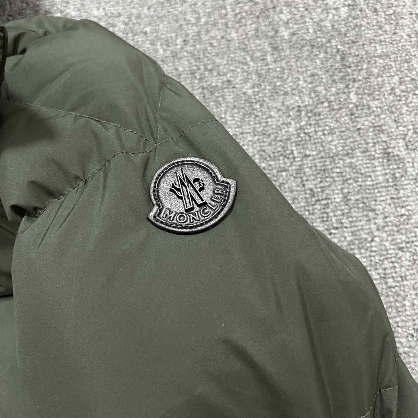 Moncler Bauges Short Down Jacket - FashionPlug