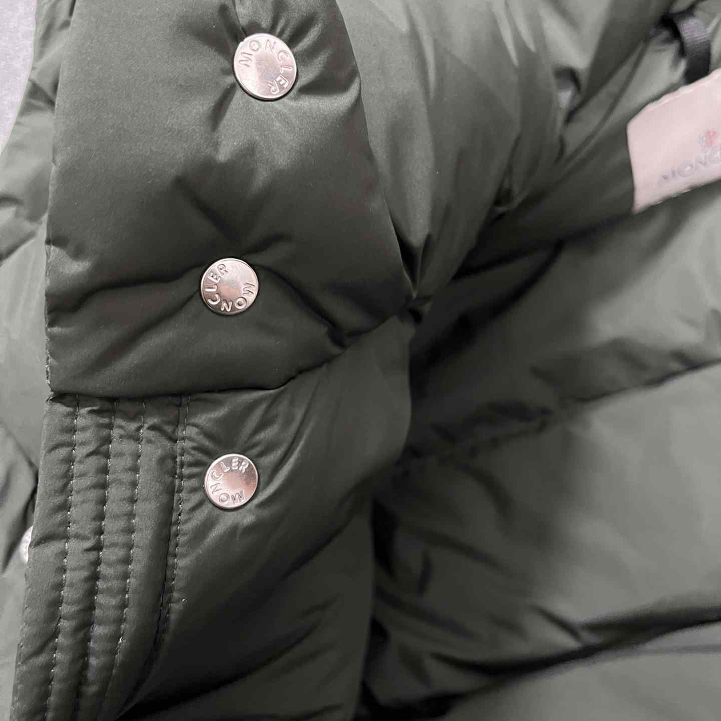 Moncler Bauges Short Down Jacket - FashionPlug