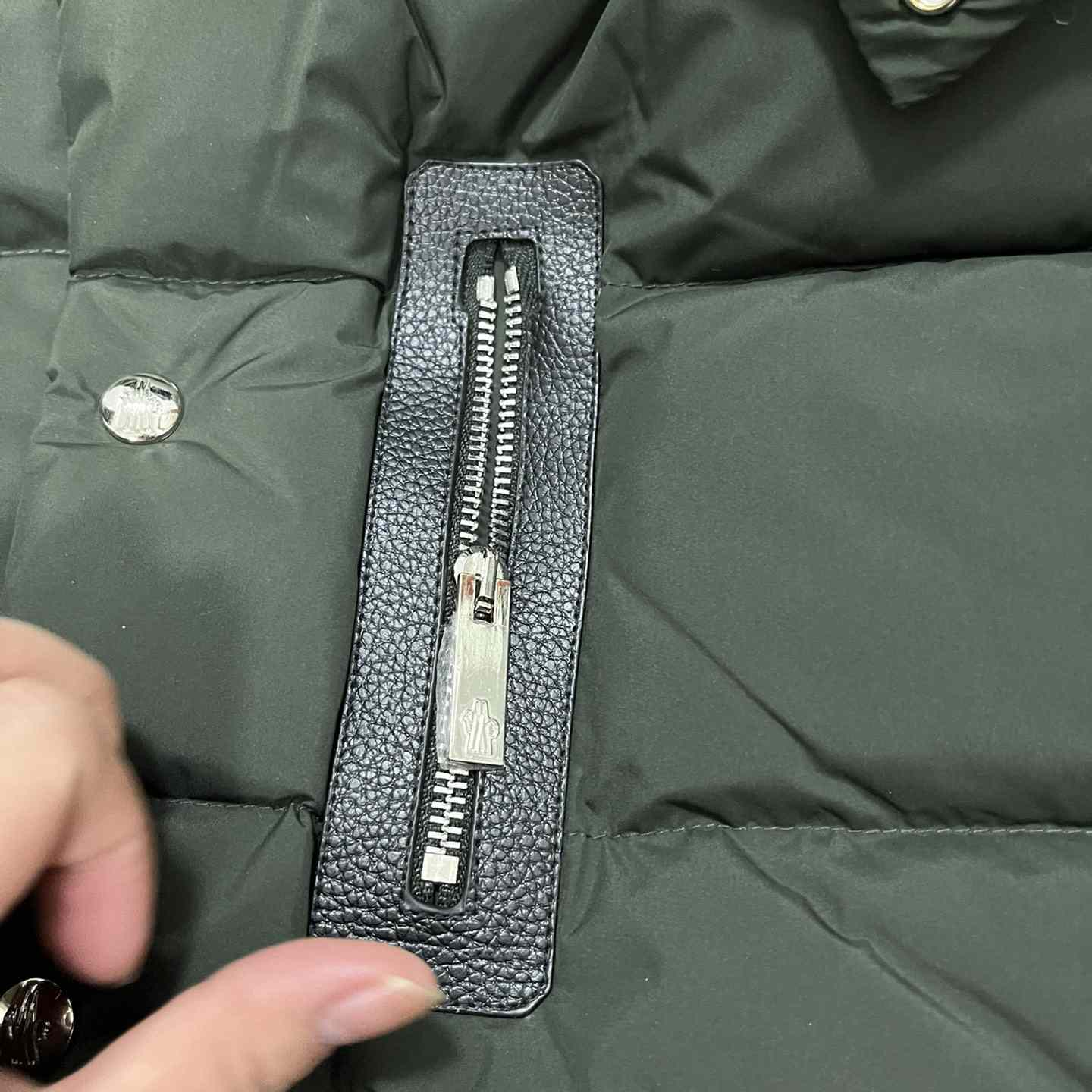 Moncler Bauges Short Down Jacket - FashionPlug