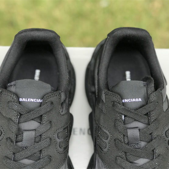 Balenciaga Sneaker  - FashionPlug