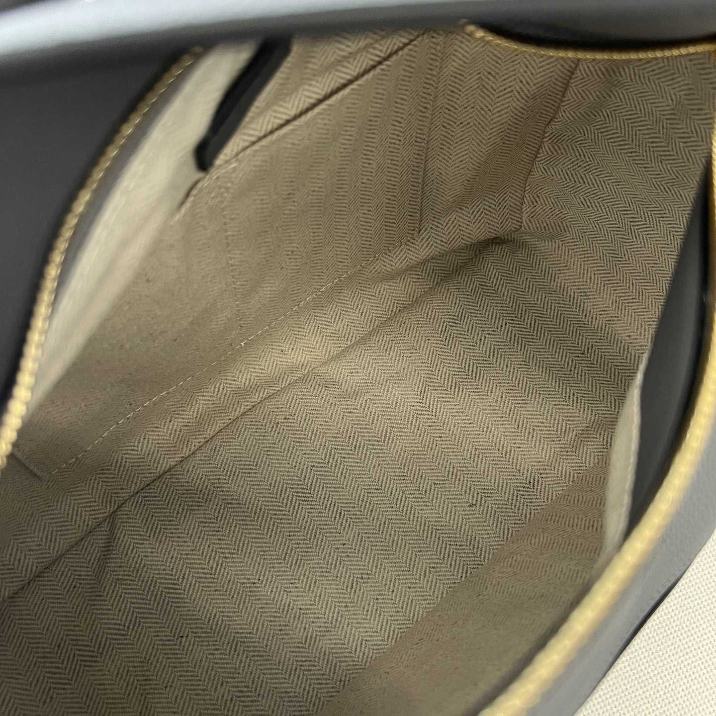 Loewe Puzzle Bag In Classic Calfskin(29-19.5-14cm) - FashionPlug