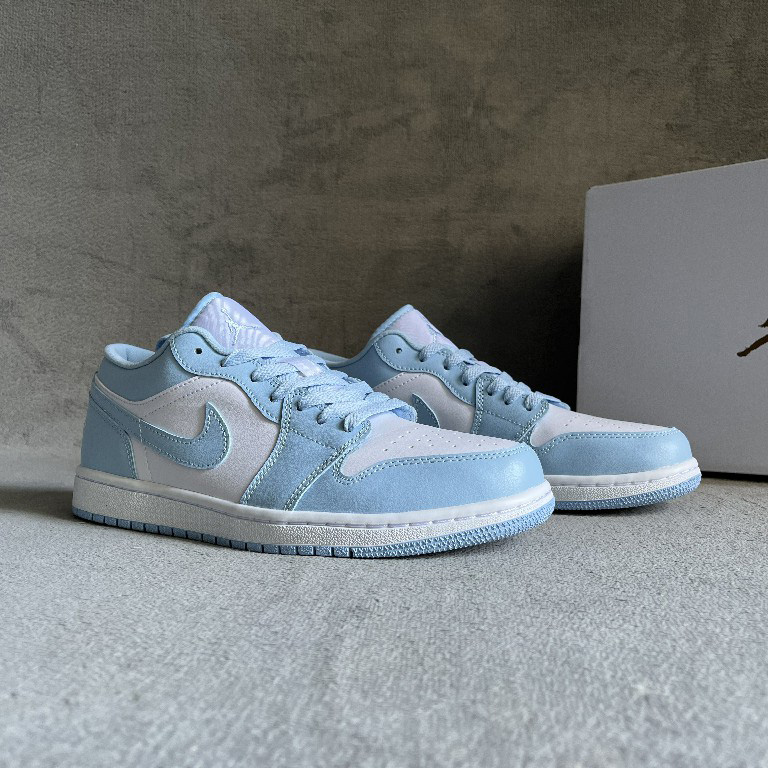 Air Jordan 1 Low Sneaker    DC0774-141 - FashionPlug