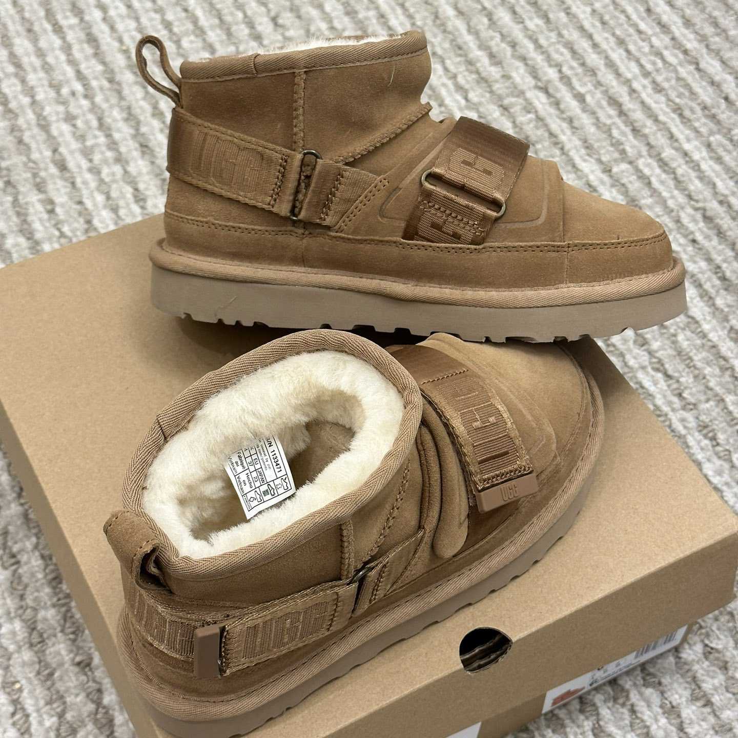 Ugg Logo Boots - FashionPlug