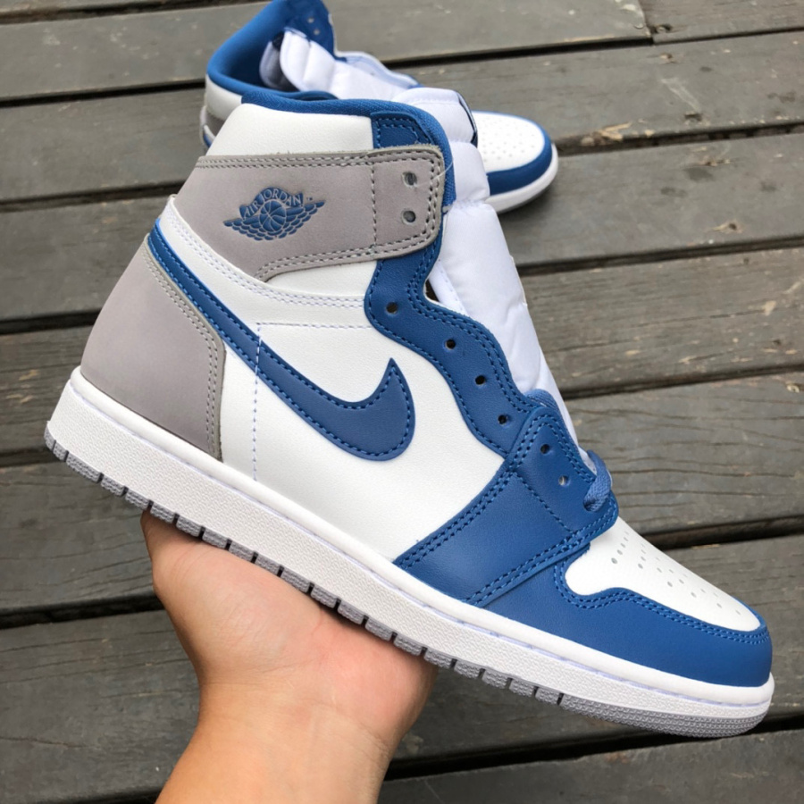 Air Jordan 1 Retro Sneaker   fd1437-410 - FashionPlug