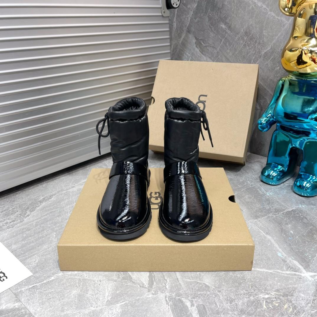 Ugg Logo Boots - FashionPlug