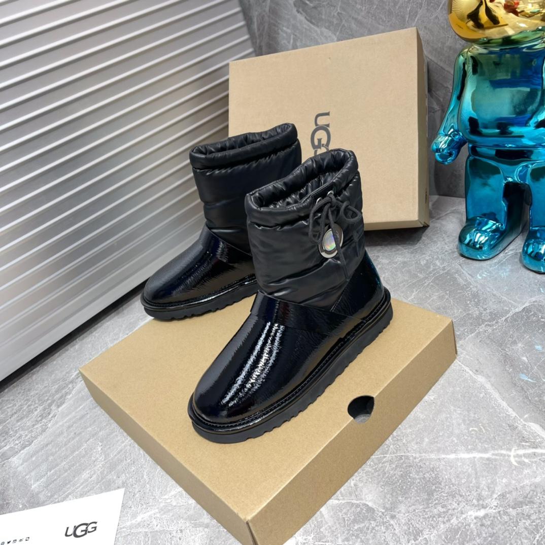 Ugg Logo Boots - FashionPlug