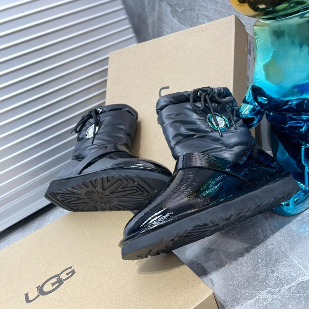Ugg Logo Boots - FashionPlug