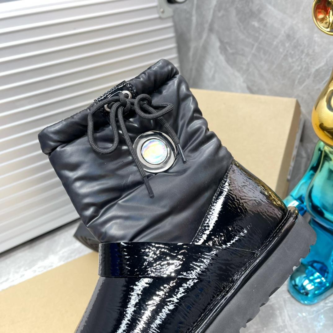 Ugg Logo Boots - FashionPlug
